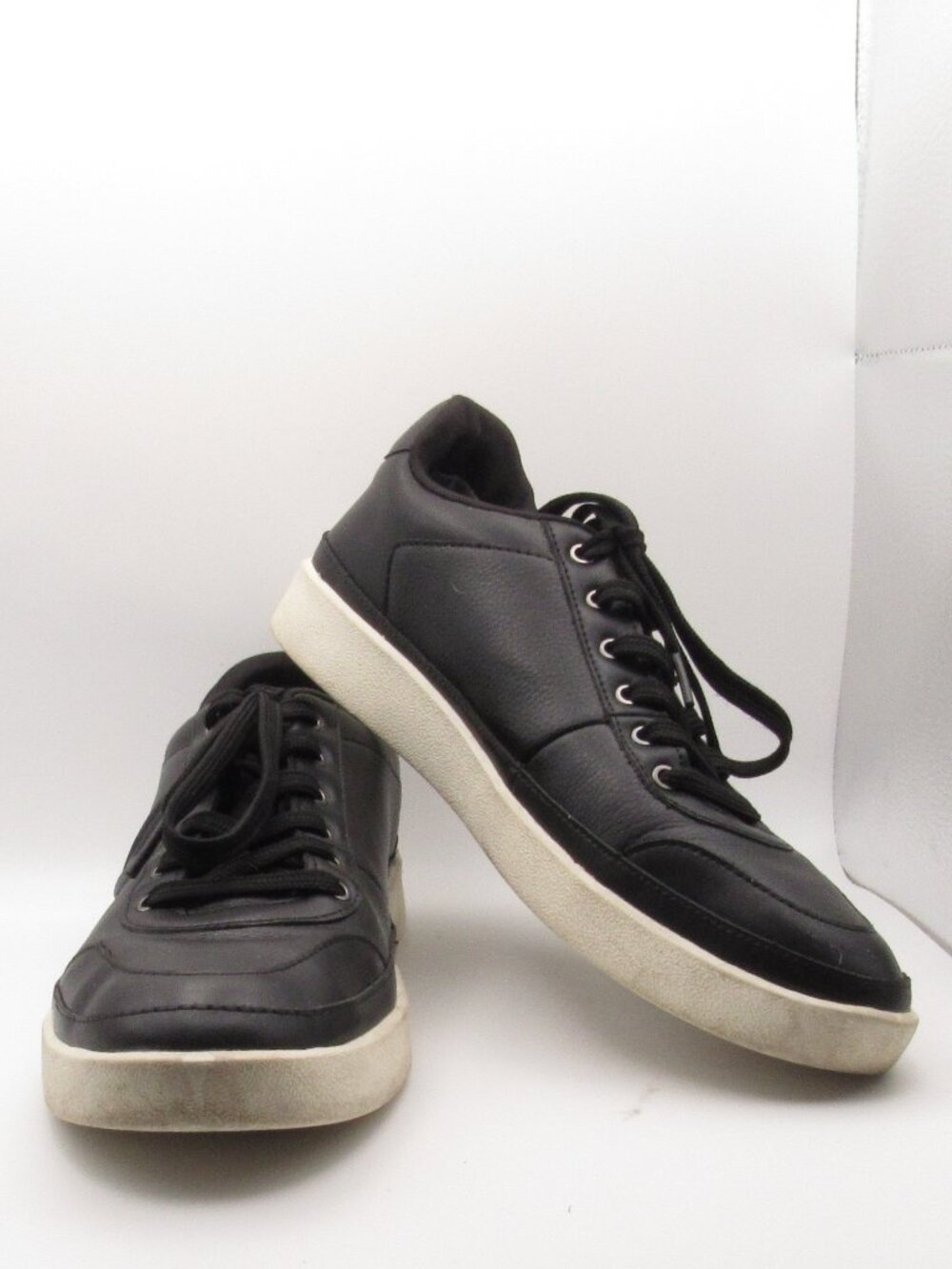 Vionic Black and White Emery Sneakers Womens Size 9 Leather Upper Good Cond